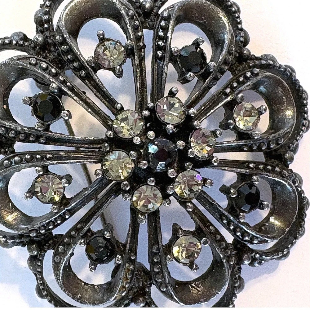 Vintage Style Gunmetal Filigree Flower Brooch Grey Clear Rhinestone Floral Pin‎